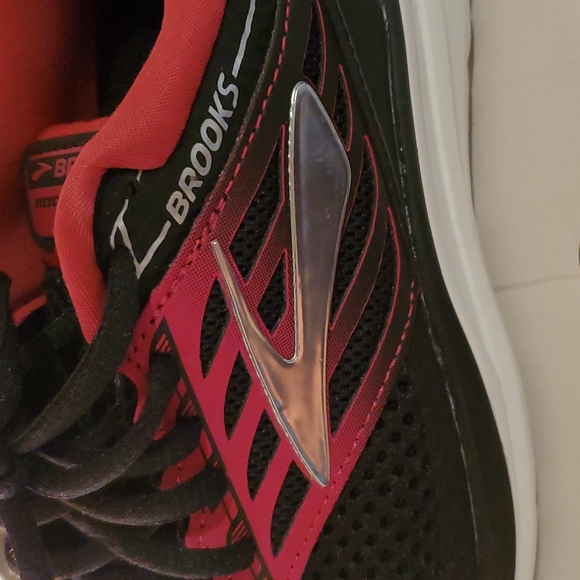 Brooks running shoes - Picture 4 of 5